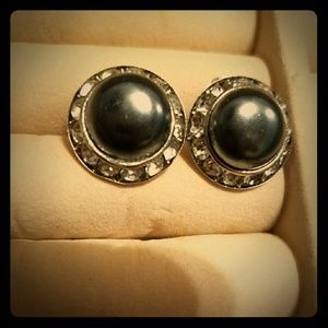 Vintage costume 🤩grey pearl earrings🤩